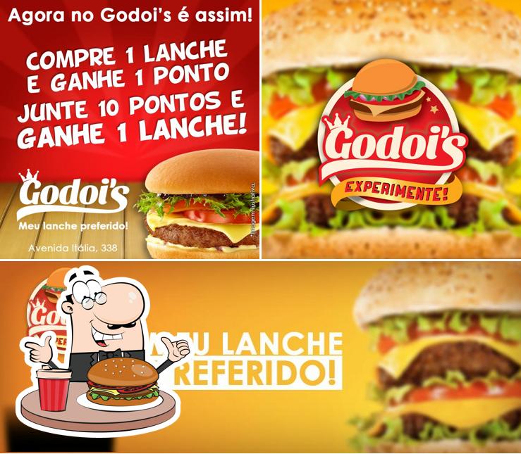 Peça um hambúrguer no Godoi's Lanches