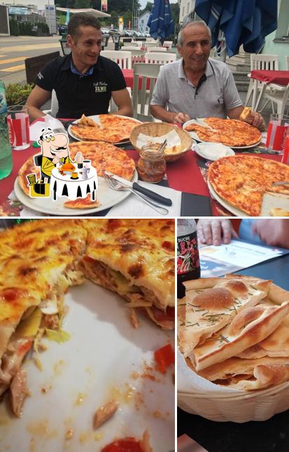 Guarda la foto che raffigura la cibo e tavolo da pranzo di Pizzeria Pronto