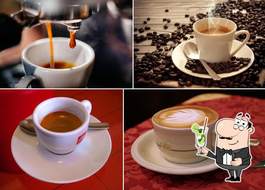 Goditi un drink a Nuovo Caffè Sammicheli