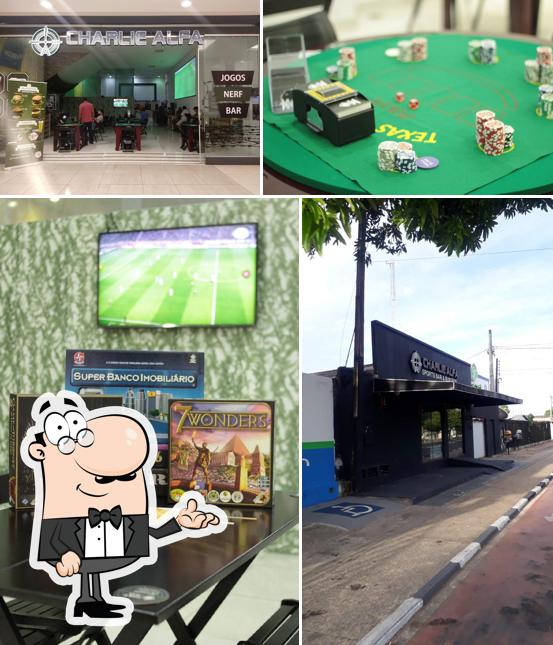 Veja imagens do interior do Charlie Alfa Café & Burger
