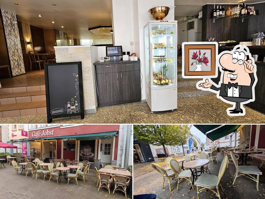 Installez-vous à l'une des tables de Café Jobst
