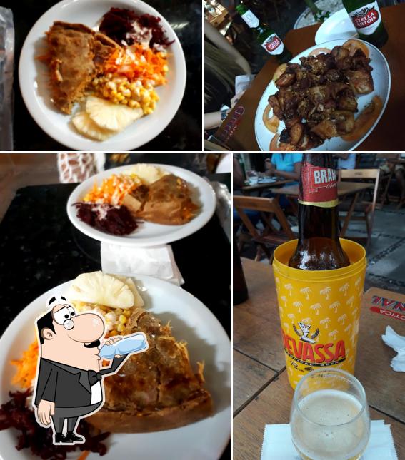 A foto da bebida e comida no Kamate Botequim