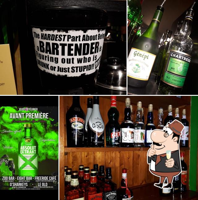 O'Sharkey's Bar sert des boissons alcoolisées
