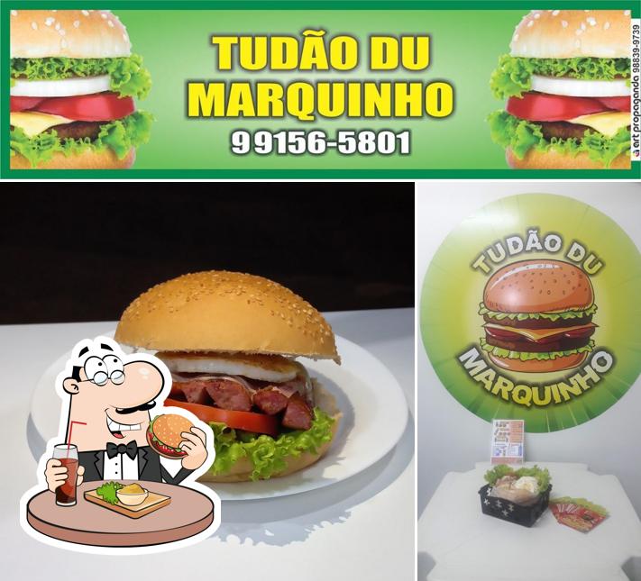 Experimente um hambúrguer no Tudão du Marquinho