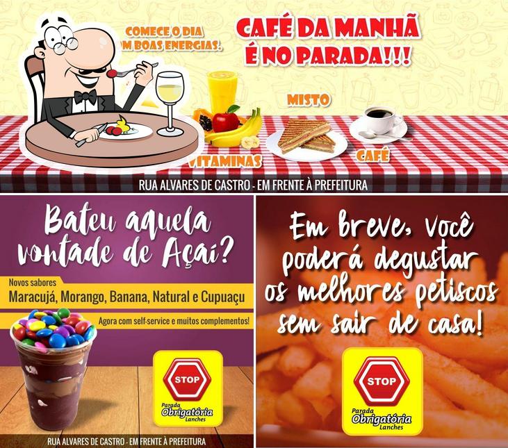 A comida e bebida do restaurante