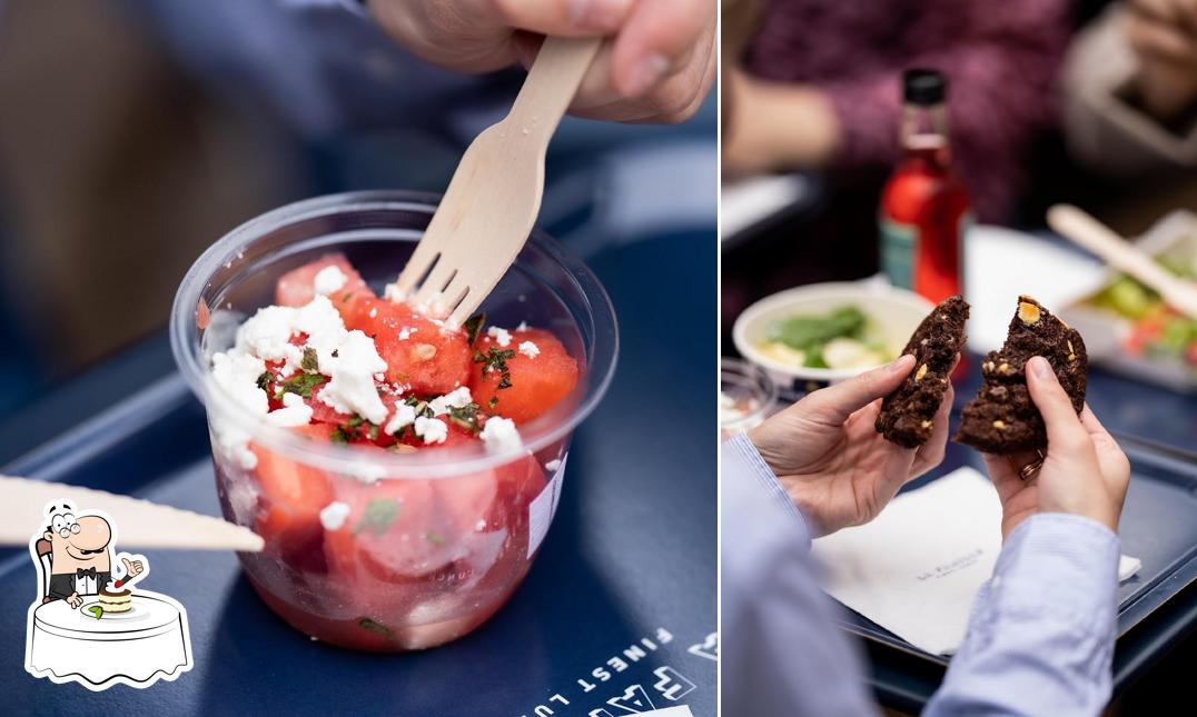 LA FAMILLE - Finest Lunch - Stade de France sert une variété de desserts