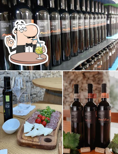 Tra le diverse cose da Vinarija Birin si possono trovare la bevanda e cibo