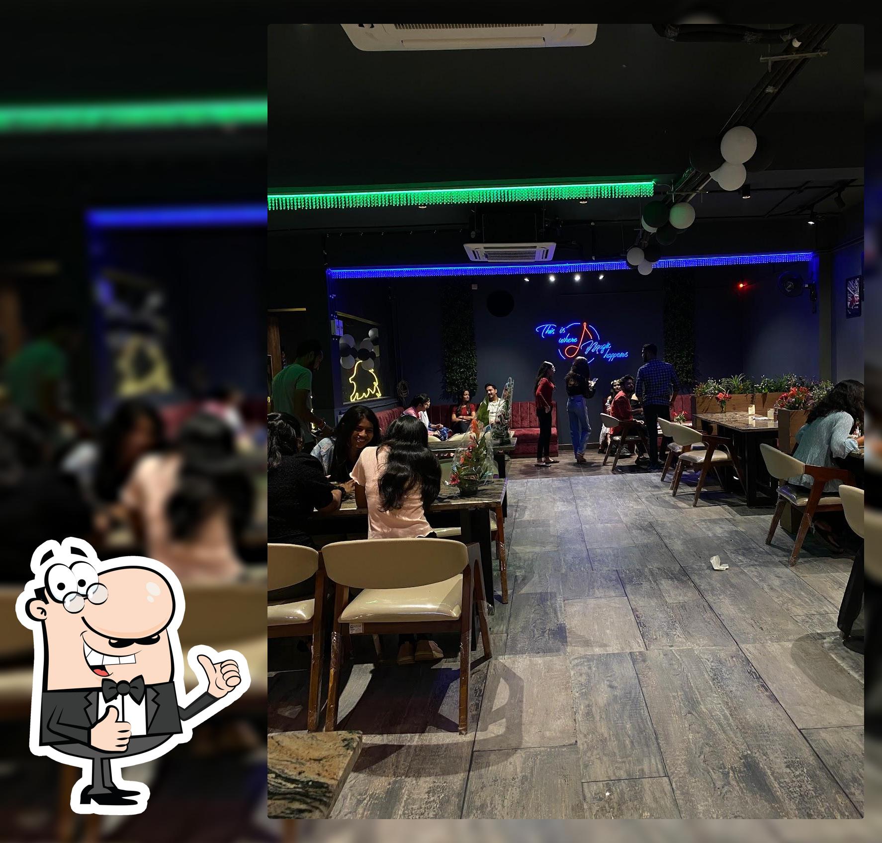 Tom's Cafe