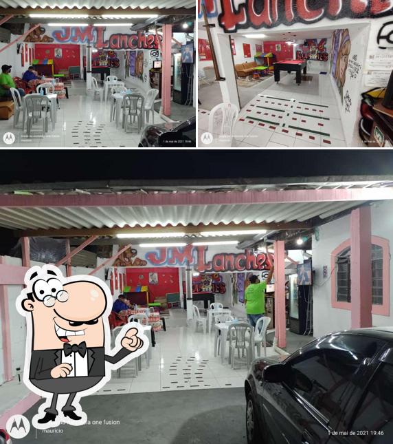 O interior do jm lanches