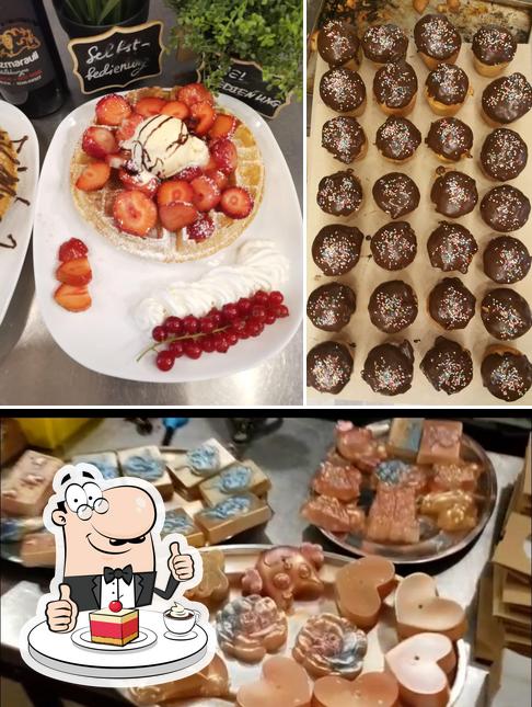 Schoko-Fabrik - Crépes, Waffeln & Workshops bietet eine Vielfalt von Desserts 