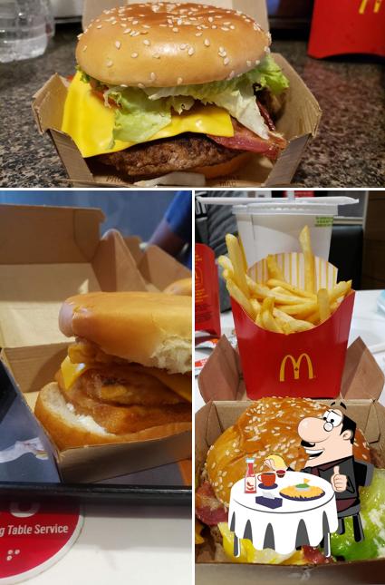 Commandez un hamburger à McDonald's