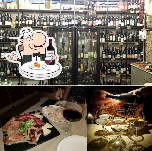 È gradevole bersi un bicchiere di vino a Retrogusto Pizzeria Braceria