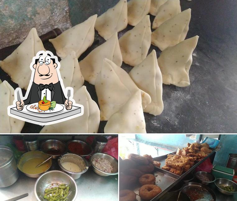 Food at Katileshvary fast food Bombay vadapav stall