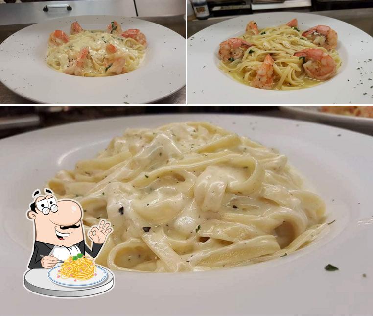 Espaguetis a la carbonara en Napoli's Italian Restaurant