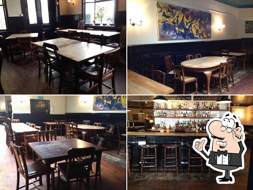 Check out how De Beauvoir Arms looks inside