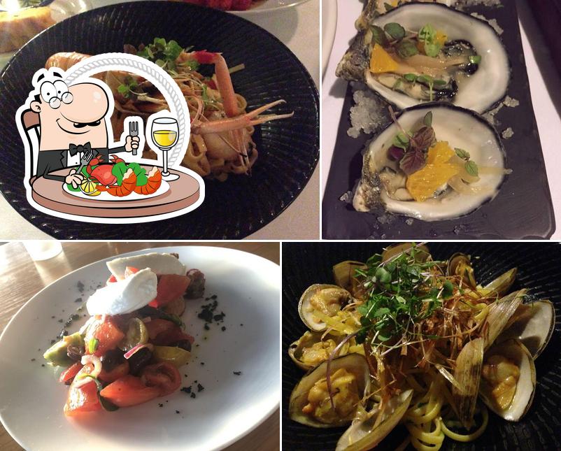 Посетители "Romano's Italian Restaurant" могут отведать различные блюда из морепродуктов