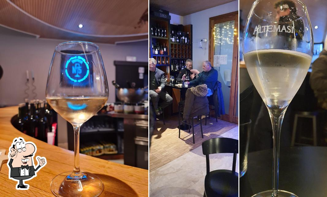 Gli interni di Enoteca Numero 5