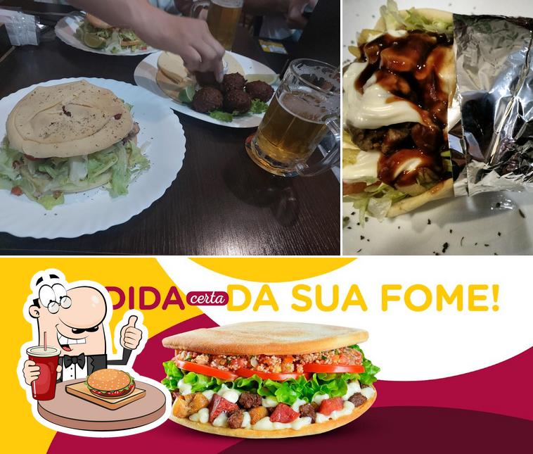 Experimente um hambúrguer no Al Sultan Comida Árabe - Água Verde