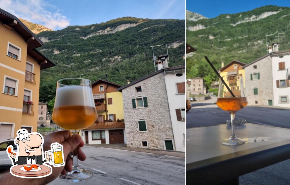 Puoi prenderti un rinfrescante bicchiere di birra chiara o scura