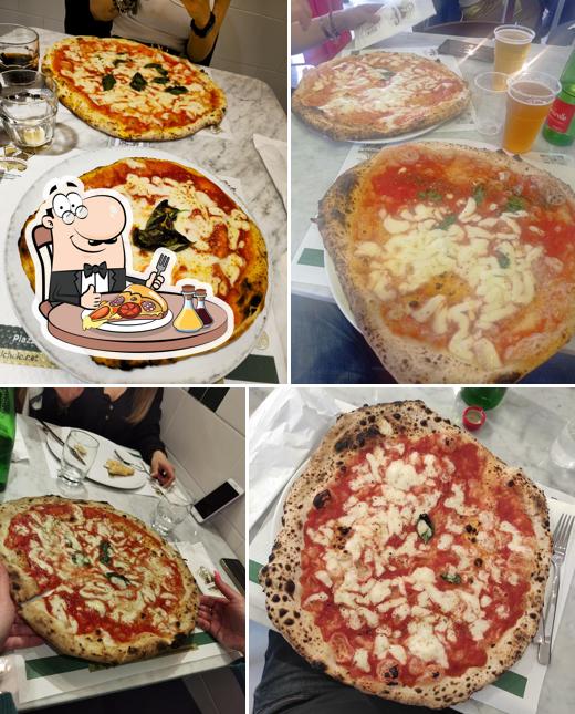 Scegli una pizza a L'antica Pizzeria Da Michele Aversa