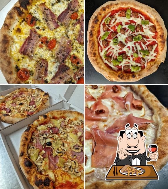 Scegli una pizza a Pizzeria Schiavo