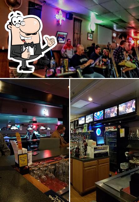 8 Ball Sports Bar & Billiards in Columbus Restaurant menu and reviews