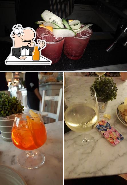 Goditi un drink a Mago Balducci Wine Bar Firenze