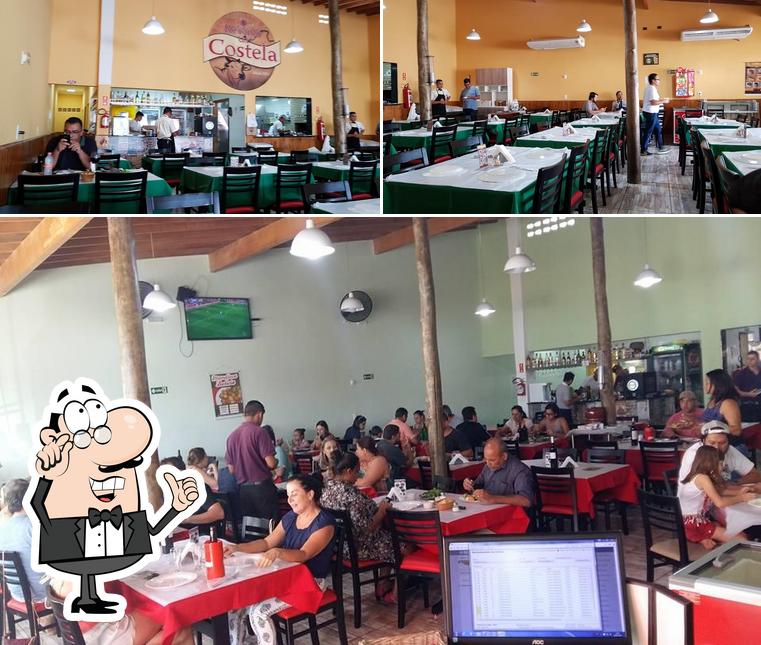 Sente em uma das mesas no O Recanto da Costela - Restaurante