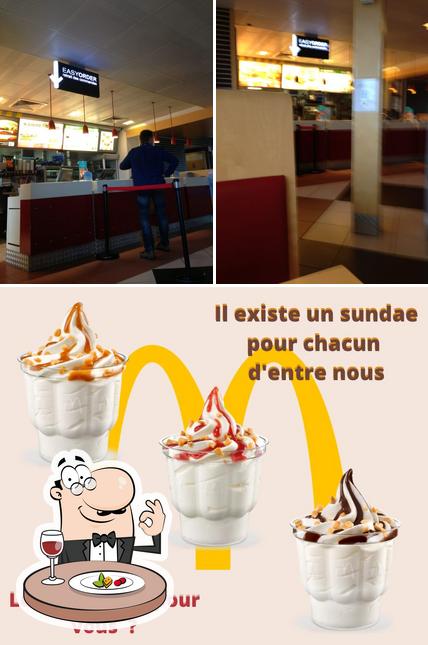 Voici l’image représentant la nourriture et intérieur sur McDonald's