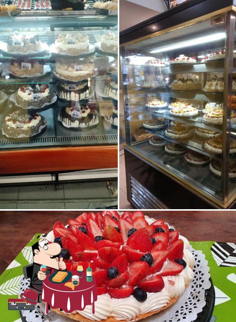 Corradini :: Panadería, Pastelería, Rotisería, Café al Paso y Catering offers a range of sweet dishes