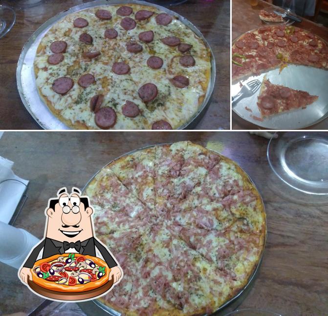 Experimente pizza no Pizzaria Panificadora e Lanchonete Milton