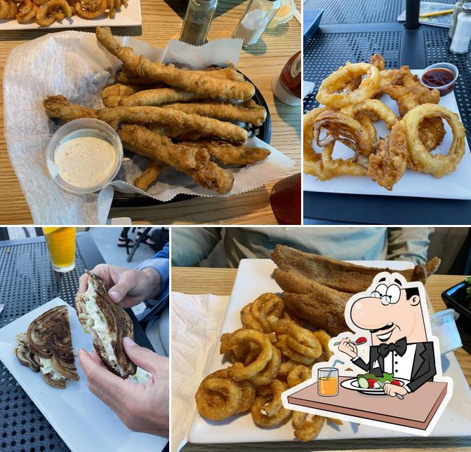 Big Cat Daddy Walleye Bar & Grill in Montague Restaurant menu and reviews