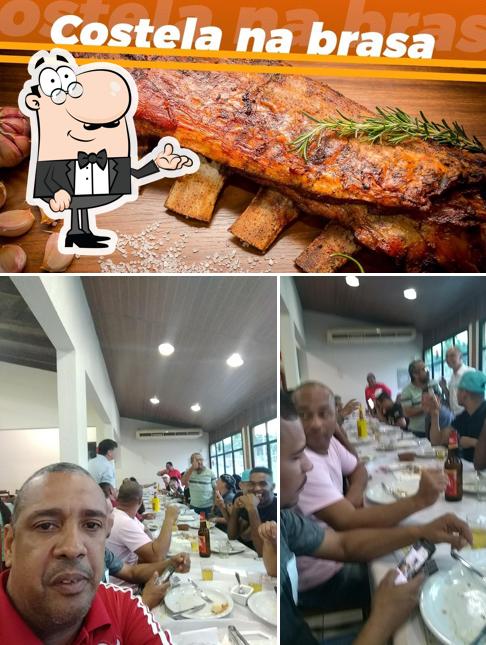 Esta é a ilustração ilustrando interior e comida a Picanha & Cia Churrascaria