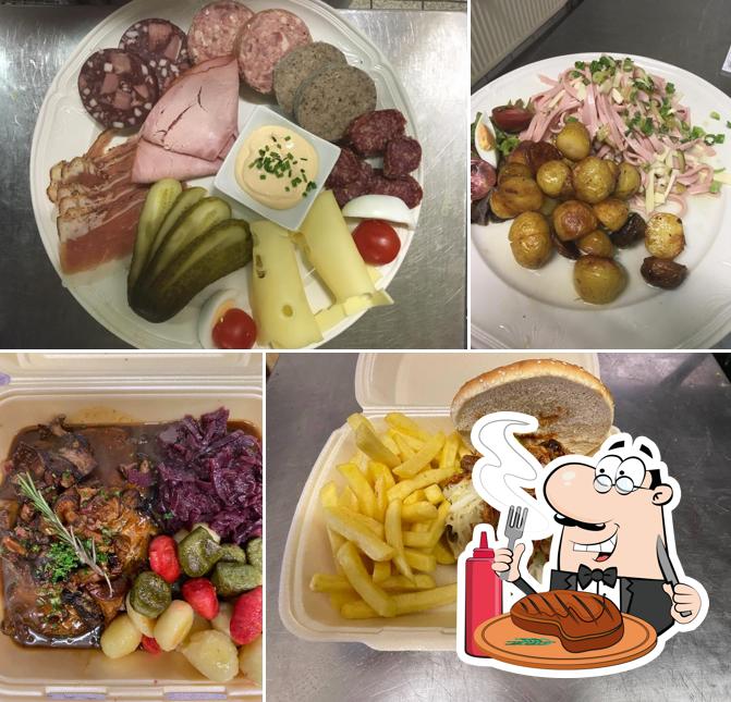 Tómate un plato con carne en Gaststätte Zur Woipress