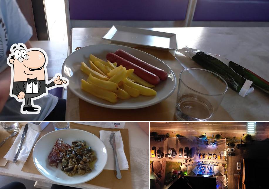 Dai un'occhiata agli interni di THE KLONDIKE CAFFÈ burger house