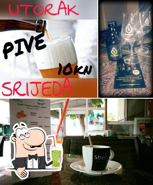 Goditi un drink a Caffe bar Izvor