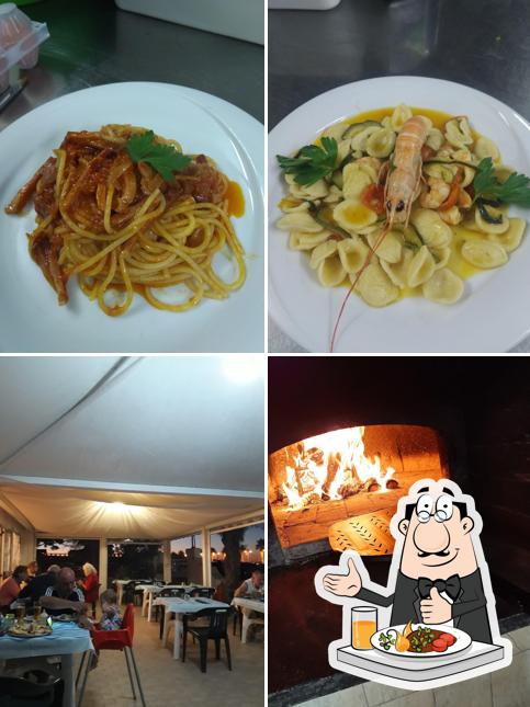 La foto di cibo e interni da La locanda del mare