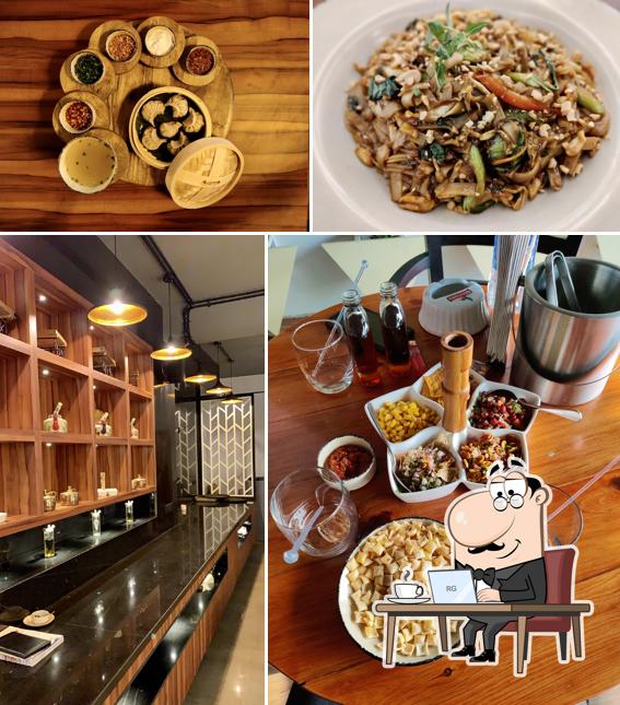 Check out how Quarters - Pauva Bar looks inside