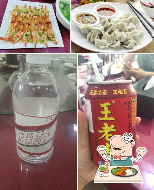 Взгляните на эту фотографию, где видны еда и напитки в Yan yu Can ting