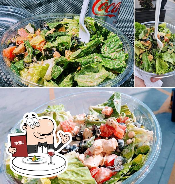 Еда в "Salad Bowl"