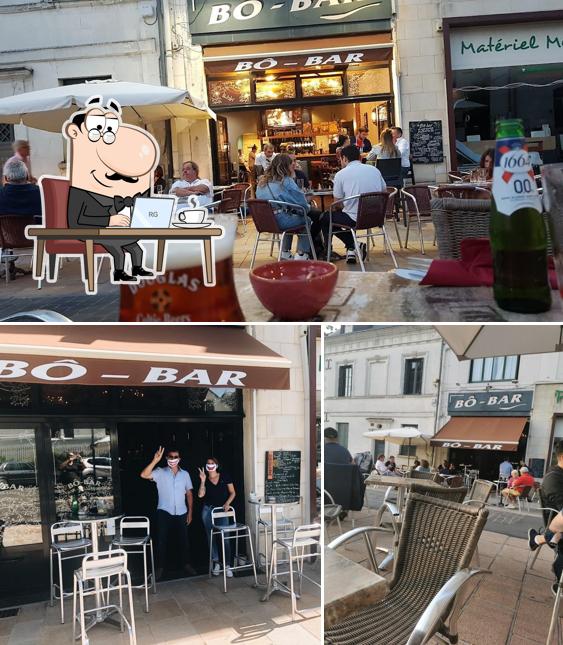 Installez-vous à l'une des tables de Bô - Bar