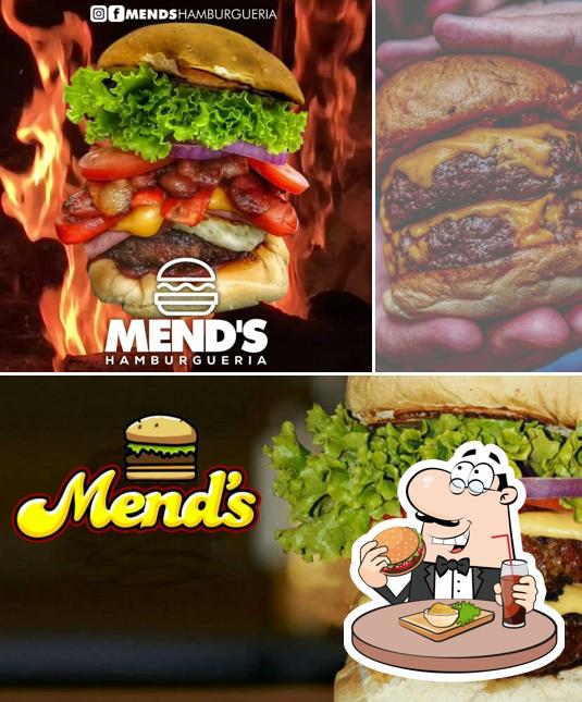 Experimente um hambúrguer no Mend's Hamburgueria