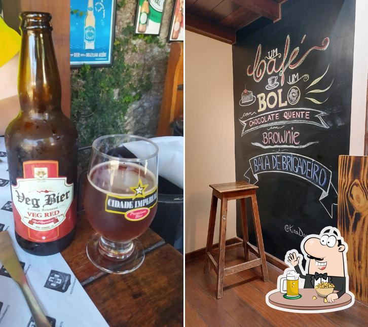 Você pode tomar uma tulipa de cerveja leve ou escura