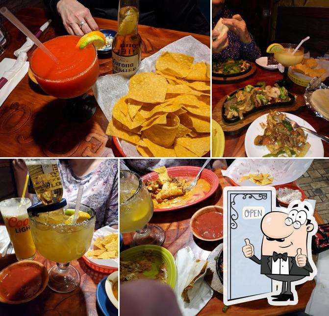 Pueblo viejo Mexican restaurant in Warren Restaurant menu and reviews