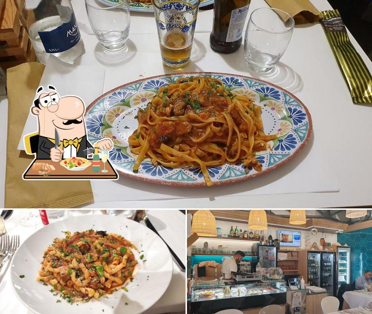 Tra le varie cose da Sutt'a Ràvia si possono trovare la cibo e interni