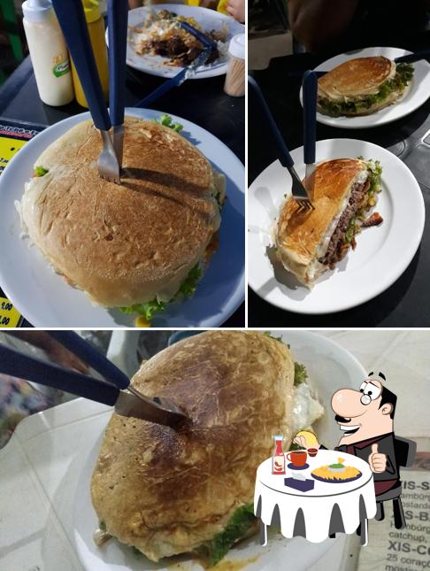 Experimente um hambúrguer no Lanche do Tchê e Espetinho