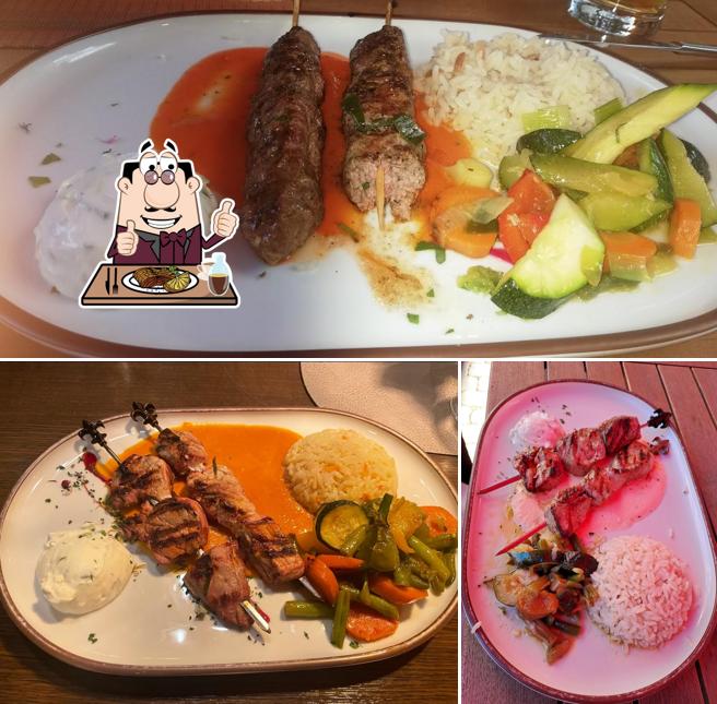 Bestellt ein Fleischgericht bei OSTSEESTERN Hotel und Spezialitätenrestaurant Nihat Ünlü