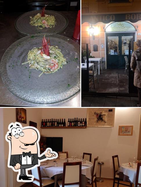 Siediti a un tavolo di Ristorante Pochi Intimi