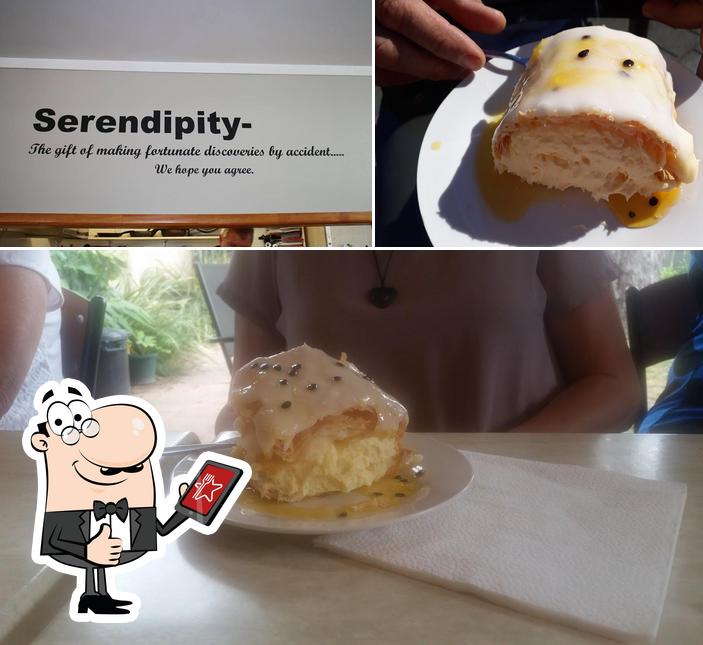 Mire esta imagen de Serendipity Cafe