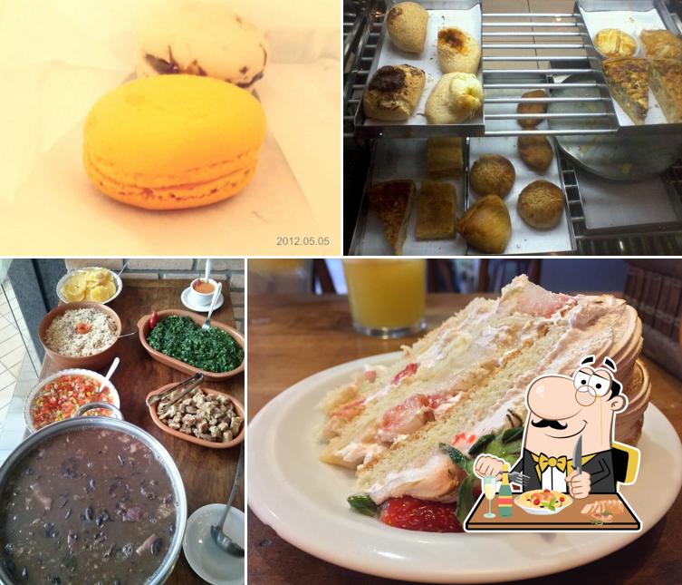 Comida em Café Cremoso Cafeteria